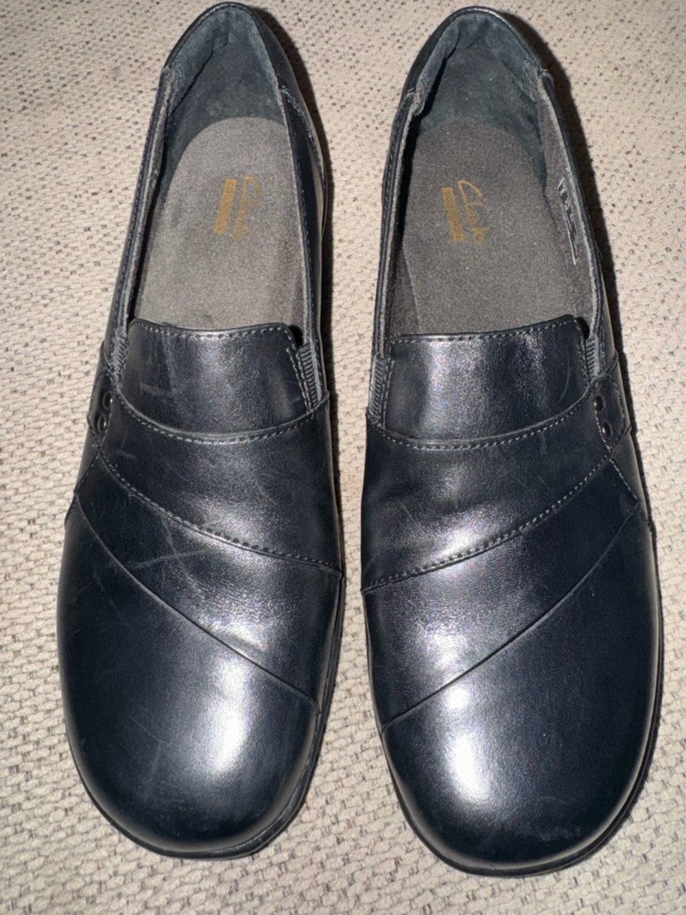 Bundle 4 $10 items for $30 Clarks Women’s Black Leather Slip-On Loafers 8.5